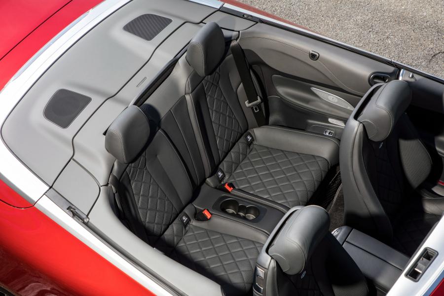 Интерьер Mercedes-Benz E300 AMG Line Cabriolet 2017 года  (WW) (фото 4 из 32)